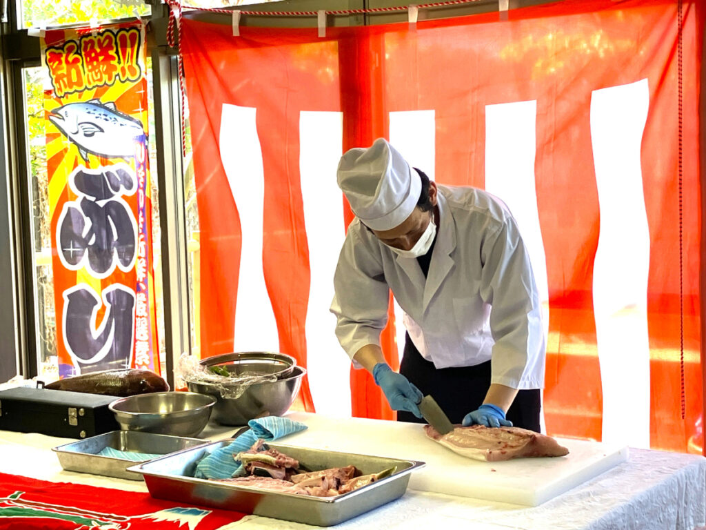 ぶり解体ショーの様子