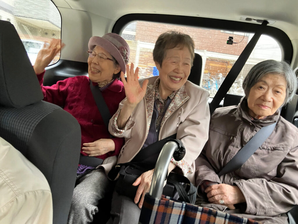 外出レクリエーション車内の様子