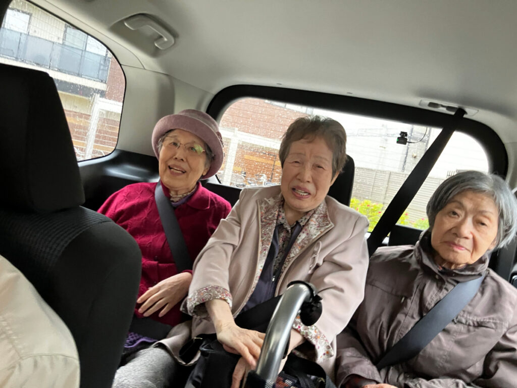 外出レクリエーション車内の様子