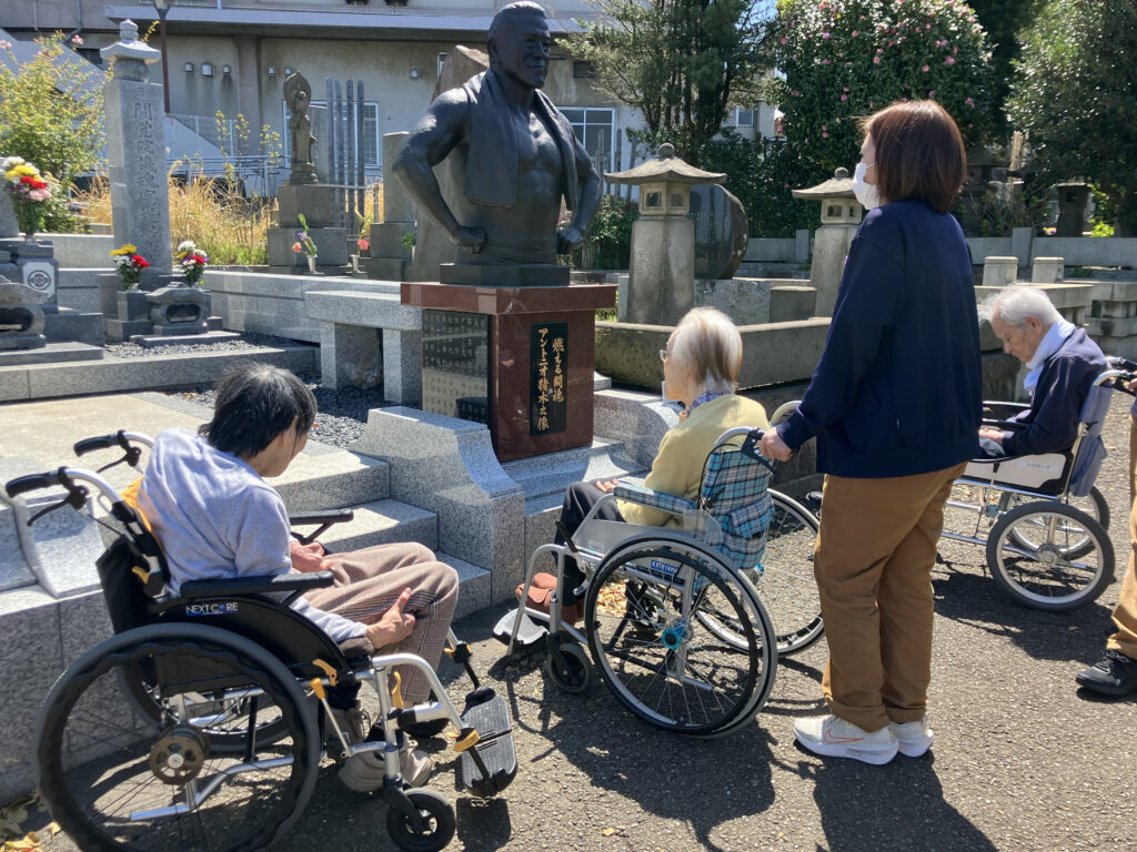 總持寺にて著名人の墓