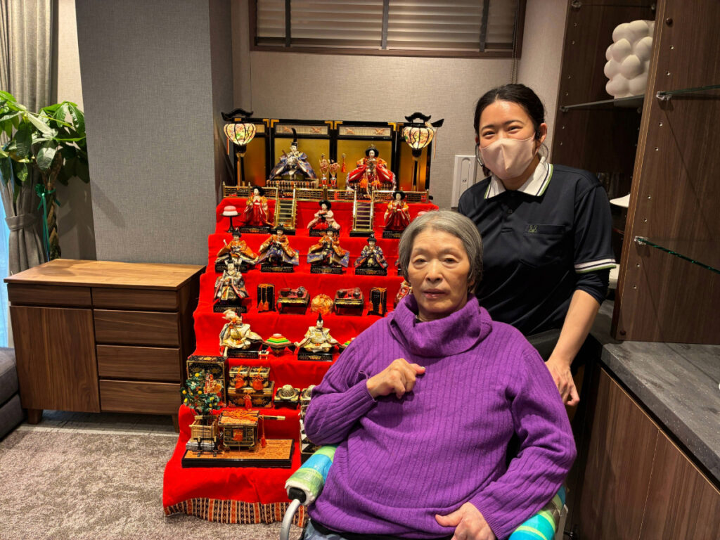 立派なひな壇とご入居者