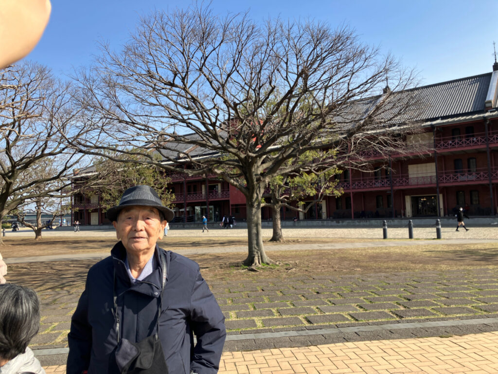 日帰りバスツアー赤レンガ倉庫観光