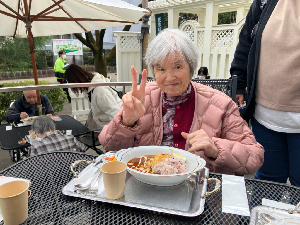 テラス席でのランチタイム