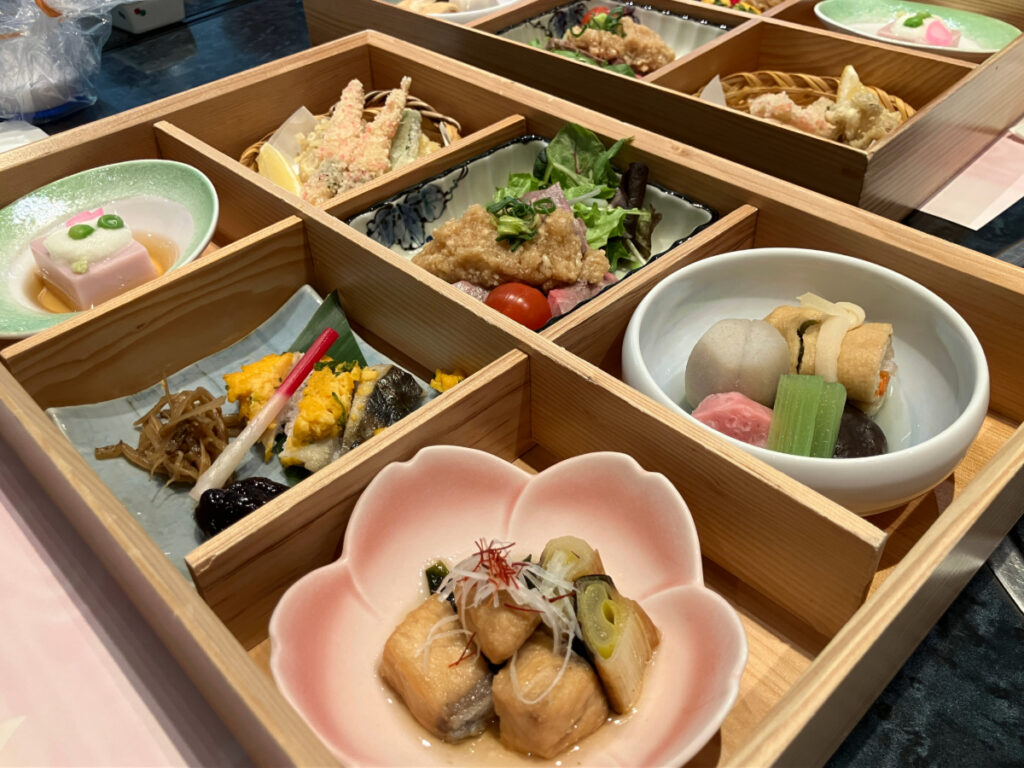 水神苑で日本料理の昼食