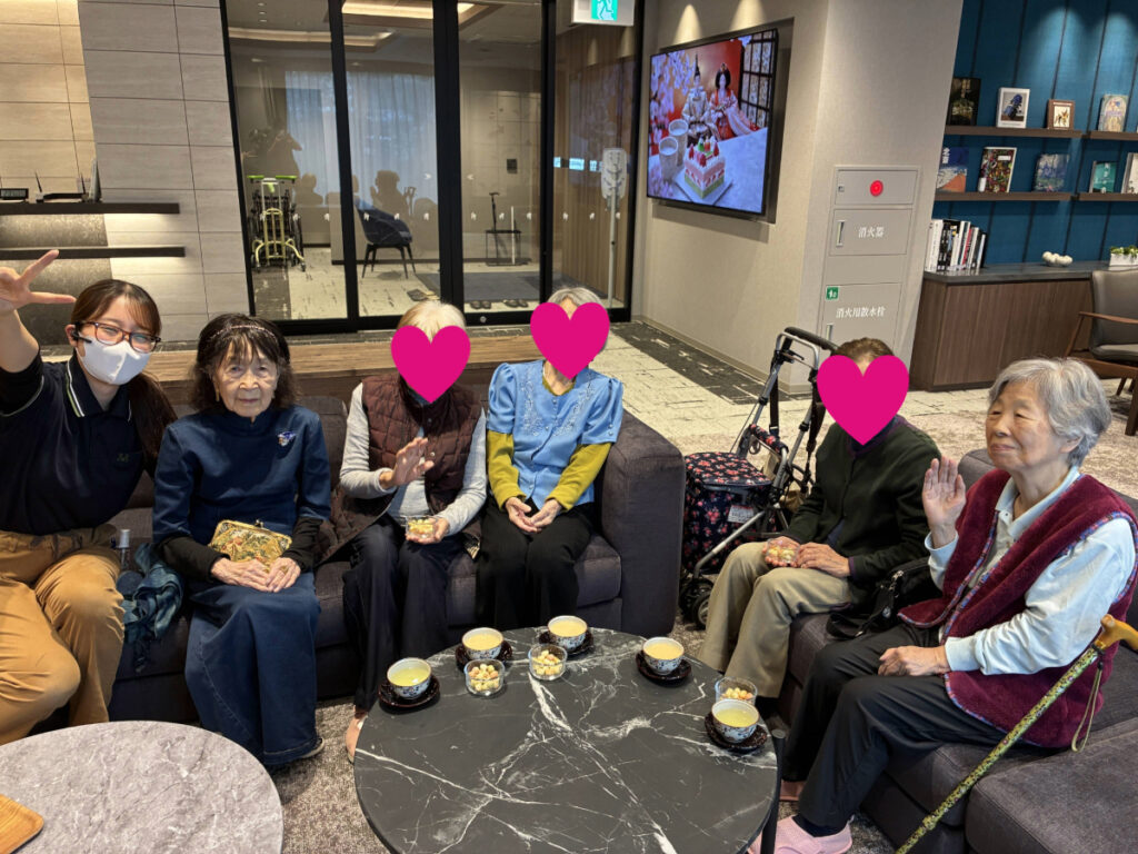 甘酒とひなあられでお茶会