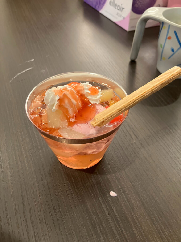 ピンク色のスイーツ