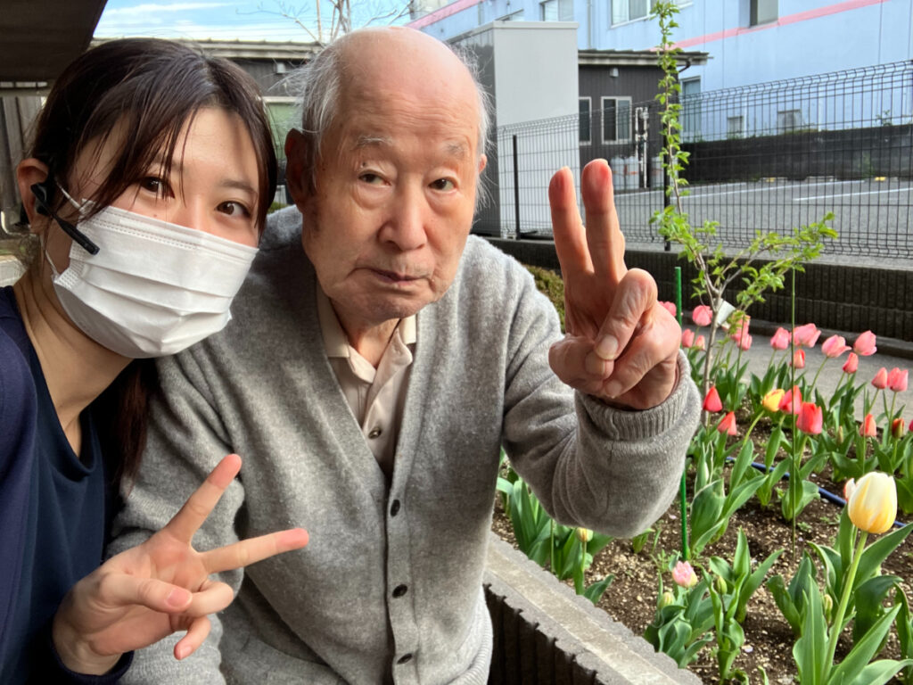 チューリップとご入居者