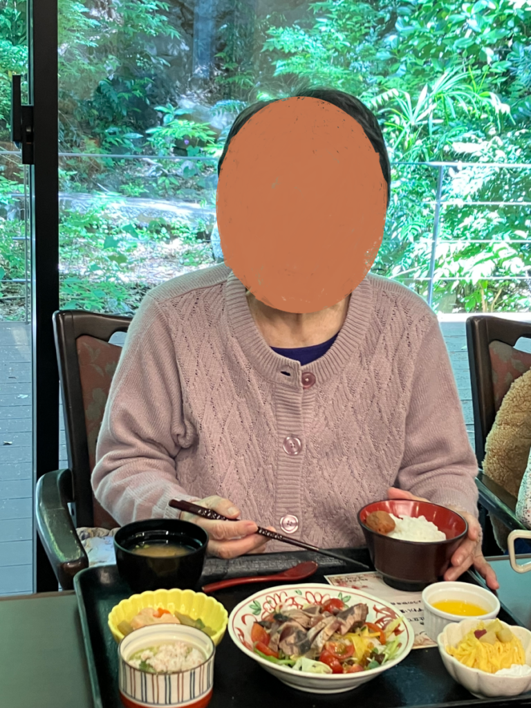 おもてなしグルメ・ランチを楽しむご入居者