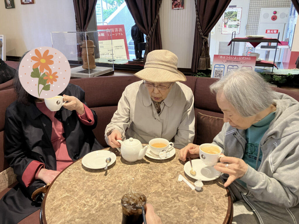 ジャスミン茶をはじめて飲むご入居者