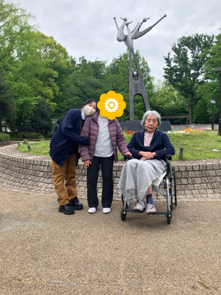 探検隊で公園散策