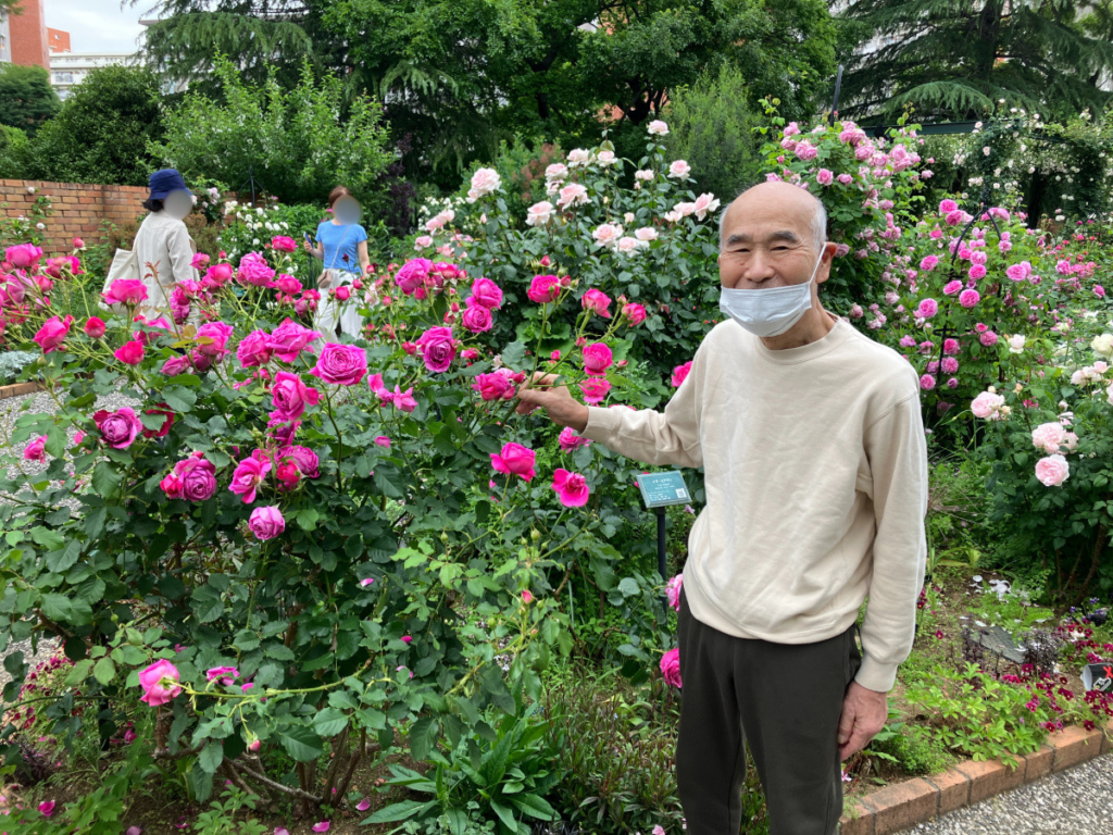 バラと笑顔のご入居者