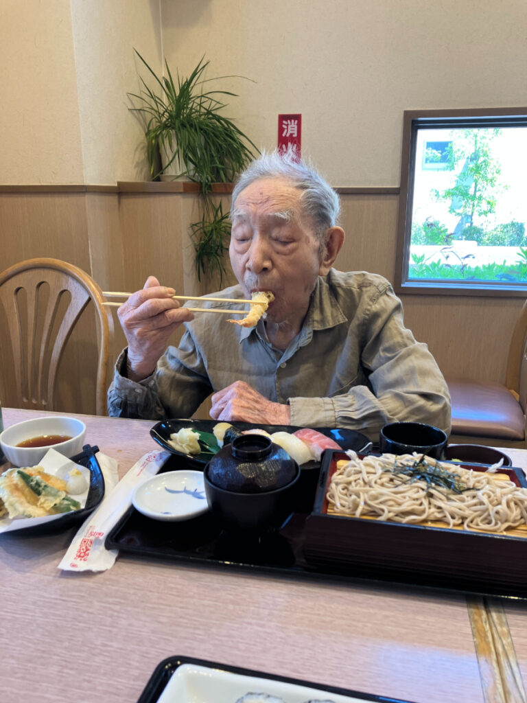 とんでんで昼食