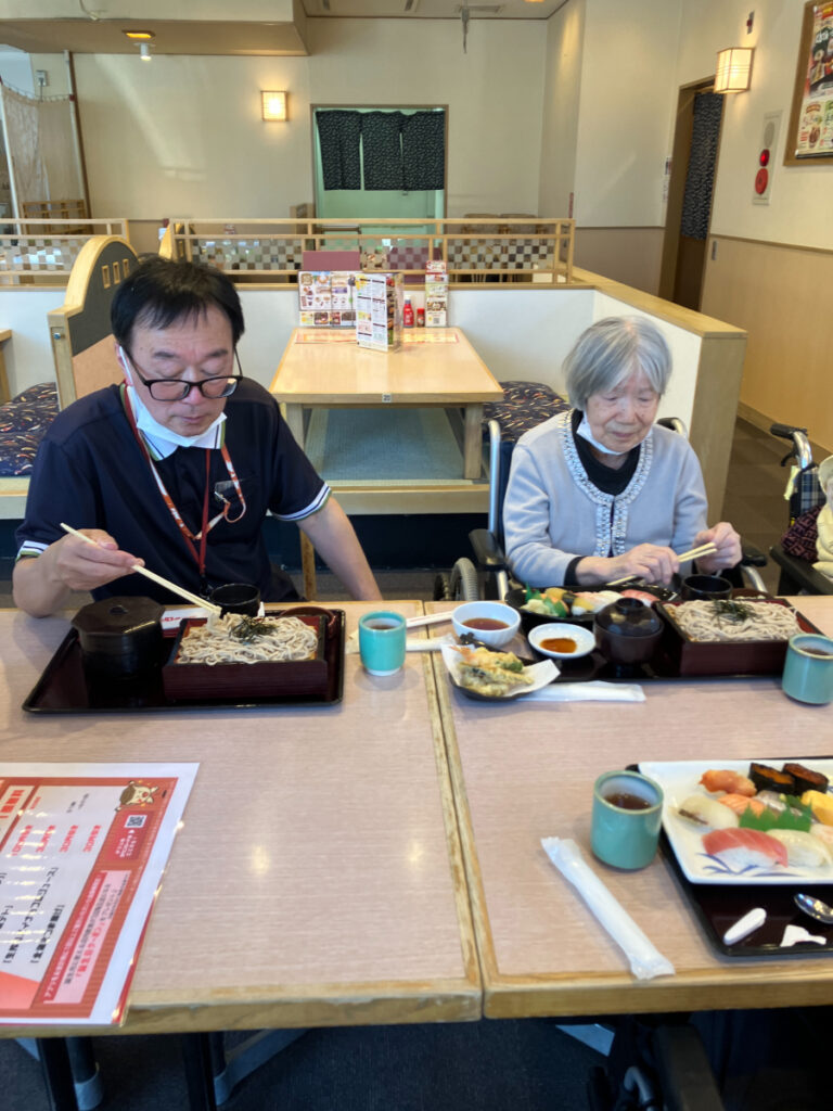 とんでんで昼食