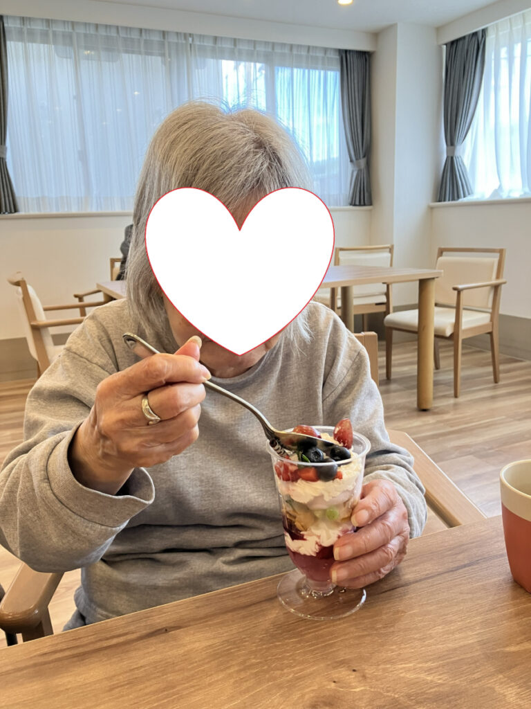 おもてなしグルメおやつのパフェを堪能