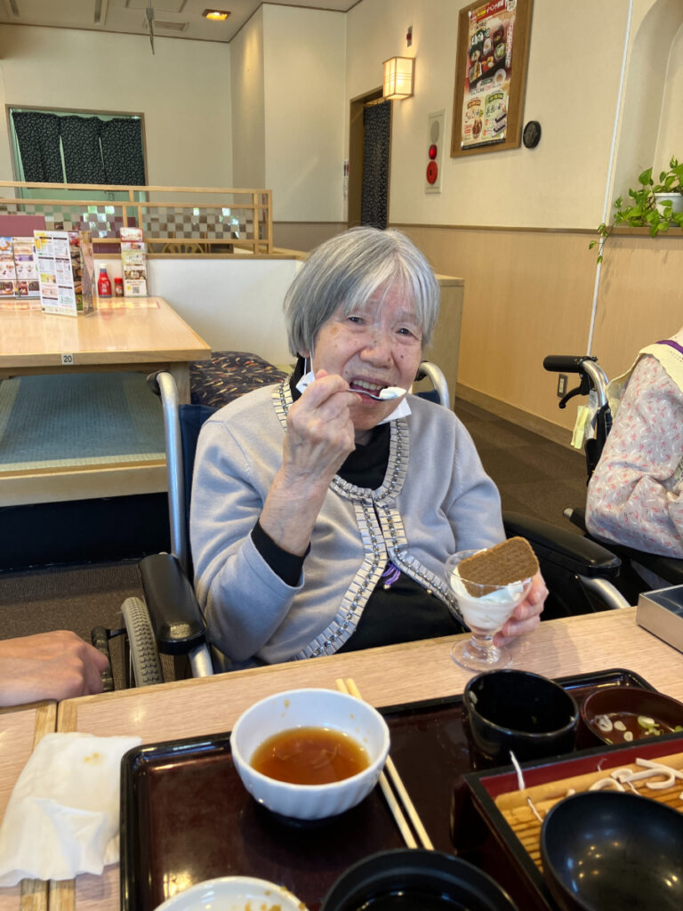 とんでんで昼食