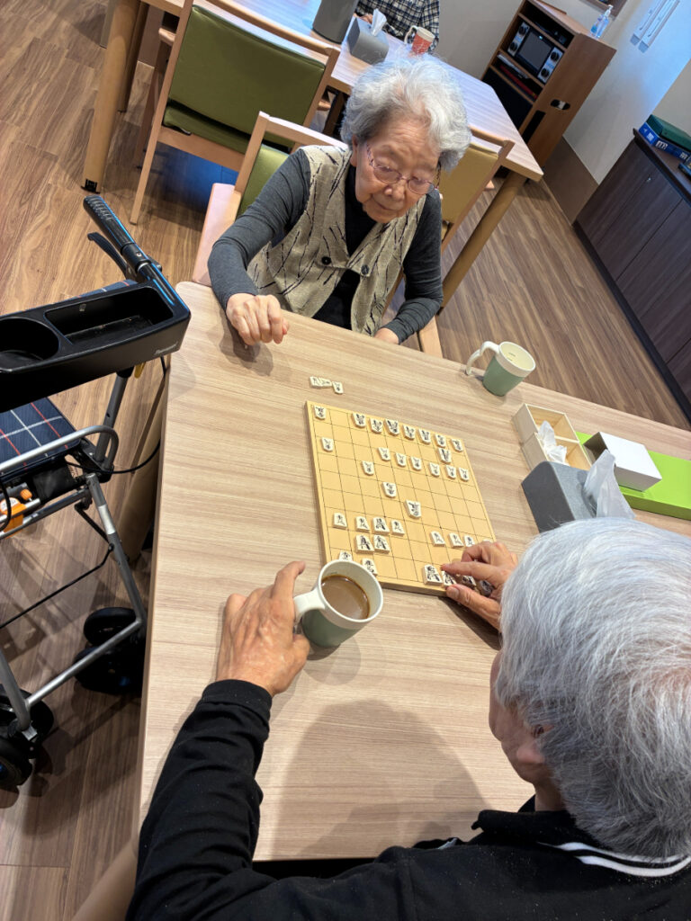 将棋をするご入居者
