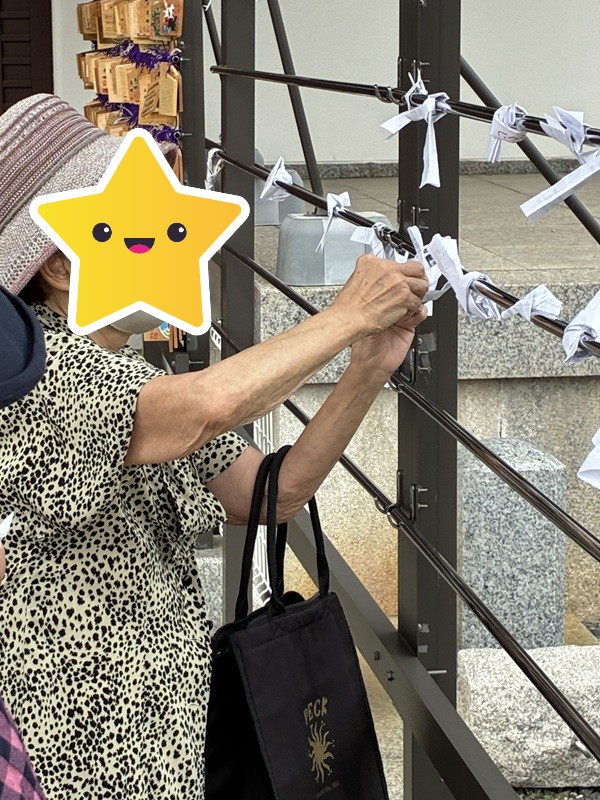 おみくじをひくご入居者