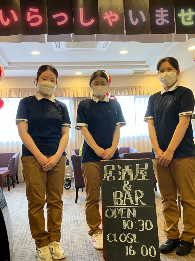 スタッフも店員さんに大変身