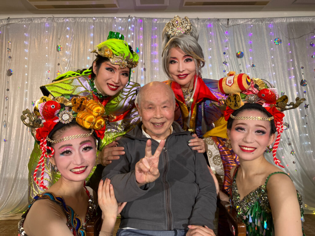 劇団員と記念撮影