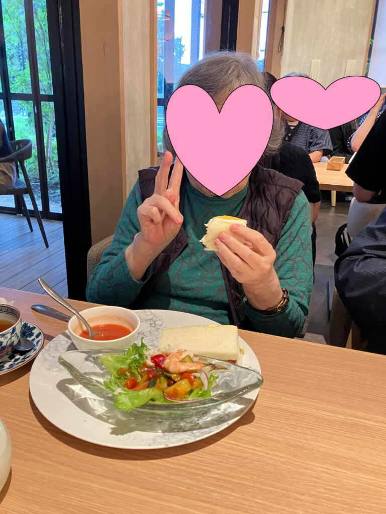 カフェでランチタイム