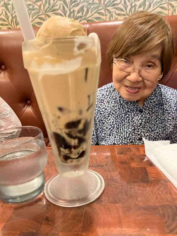 コーヒーフロートとご入居者
