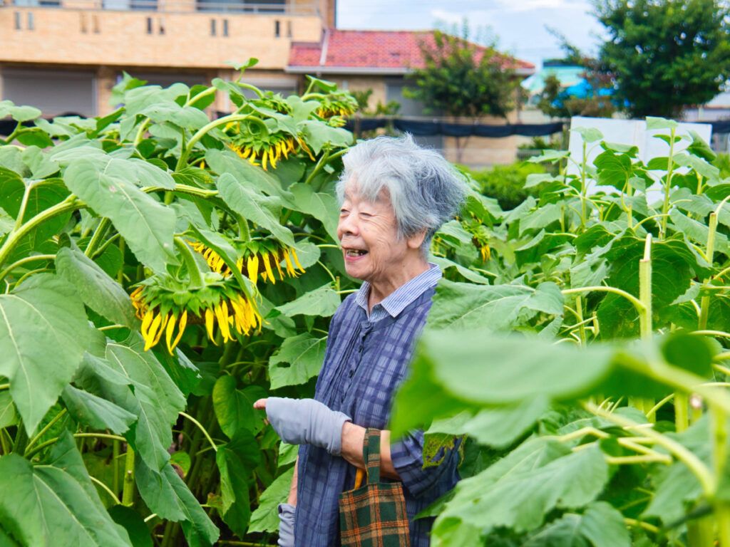 ひまわりとご入居者