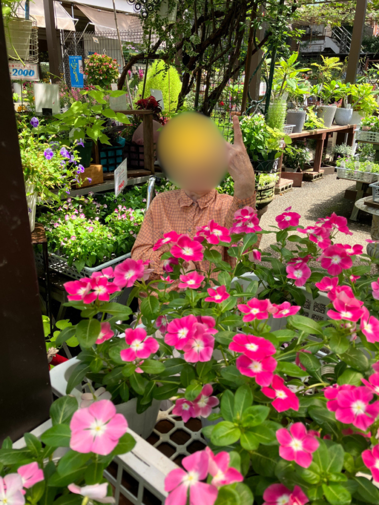 お花に囲まれてピース