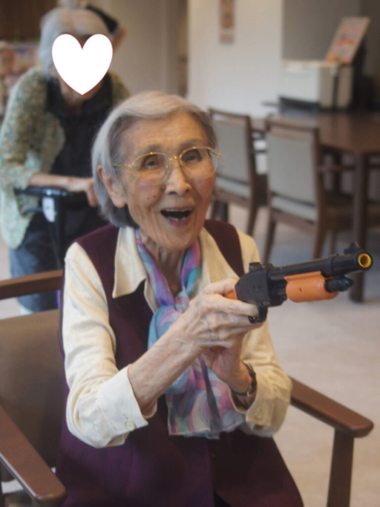 射的を楽しむご入居者