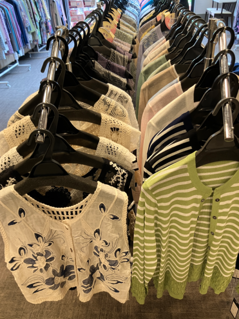 移動式ファッションデパートの商品