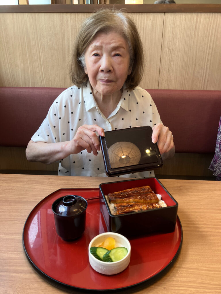 うな重を注文したご入居者