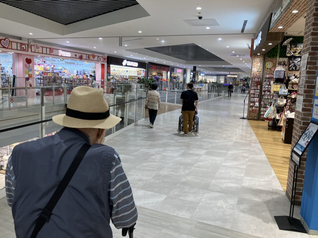 イオン散策