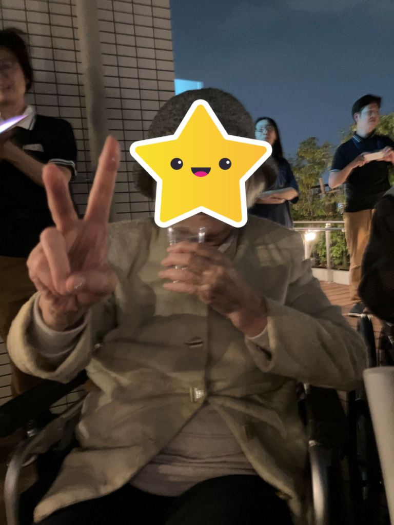 花火鑑賞を楽しむご入居者