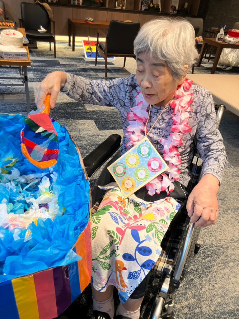納涼祭でスタッフお手製の金魚すくい