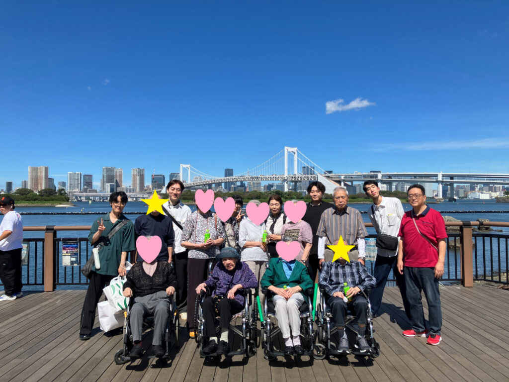 お台場バスツアーで集合写真