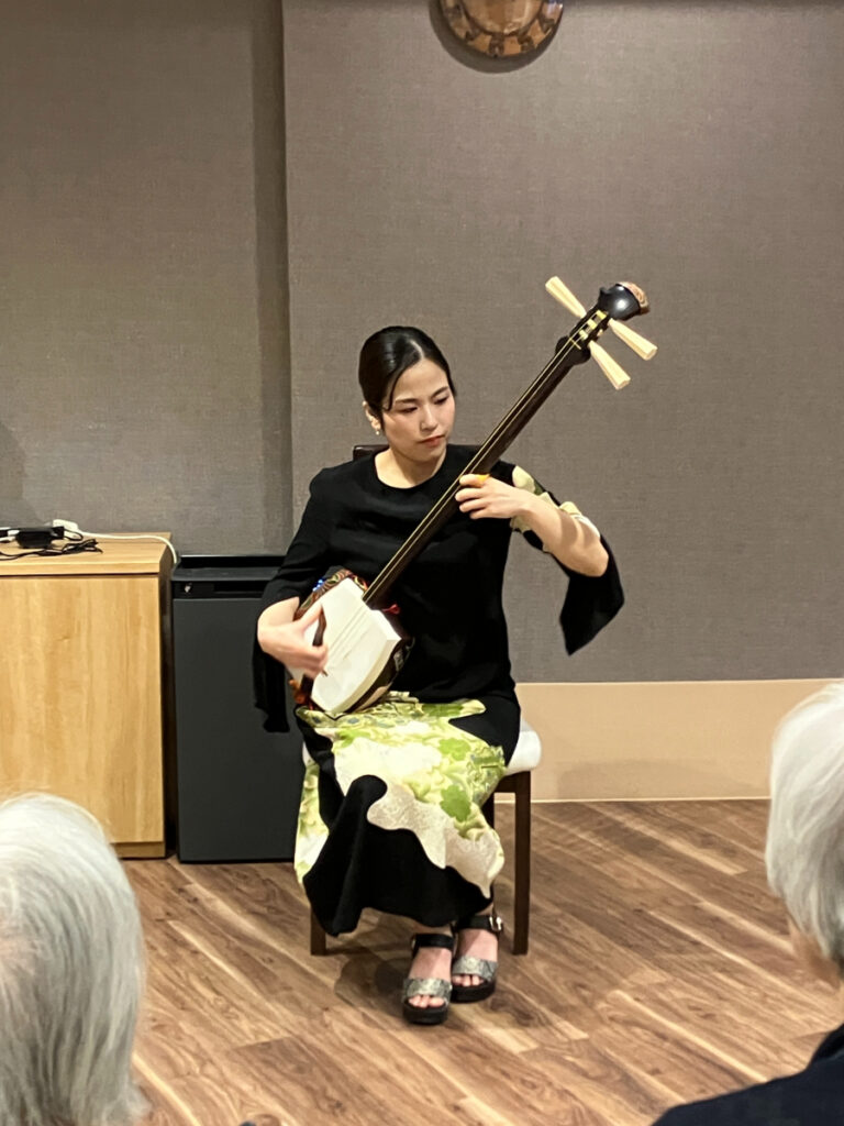 本格的な三味線演奏
