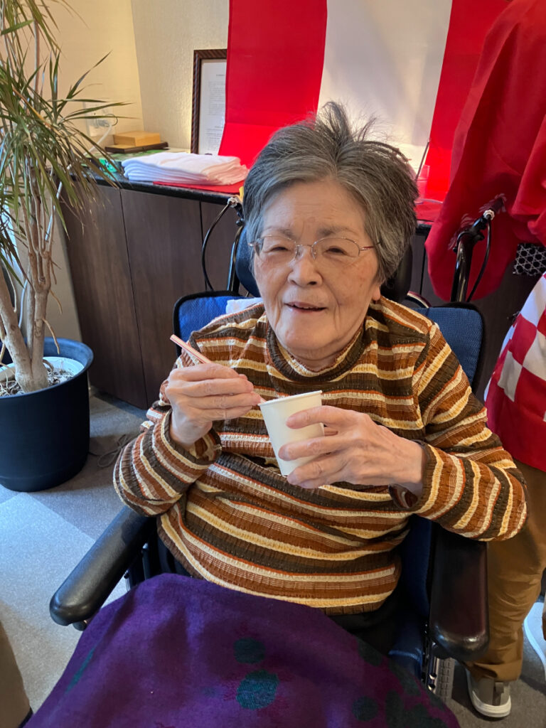 かき氷を楽しむご入居者