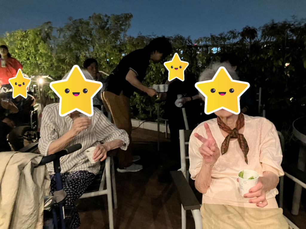 花火鑑賞を楽しむご入居者